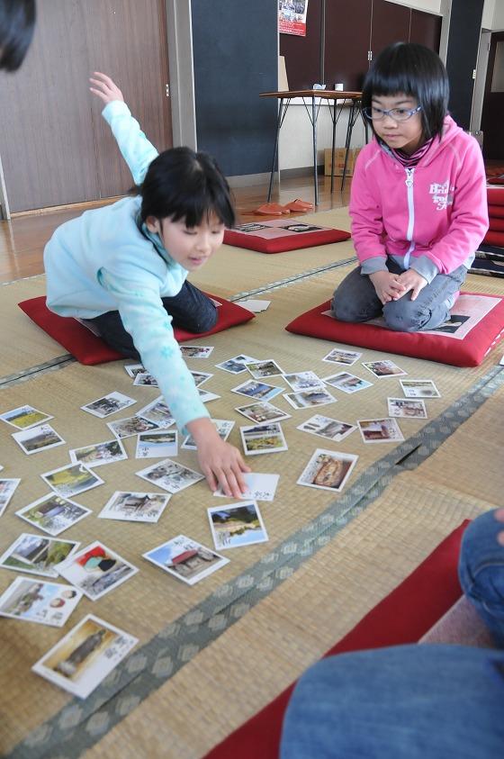 読まれた札に反応している写真