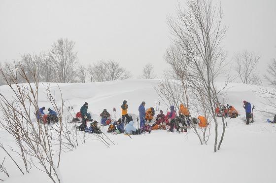 サイヅチ峰に到着した参加者一同の写真