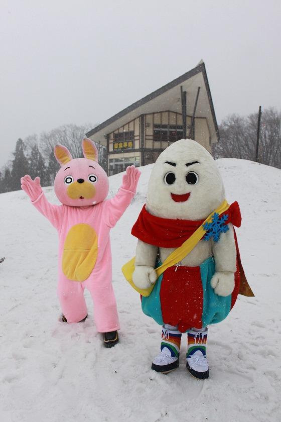 「桃色ウサヒ」と「じゅっきーくん」がスノーパークに訪れた写真2