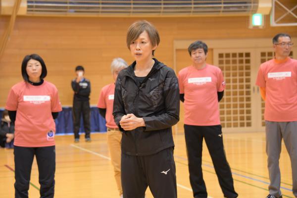 指導を終え、まとめのお話をする中田氏