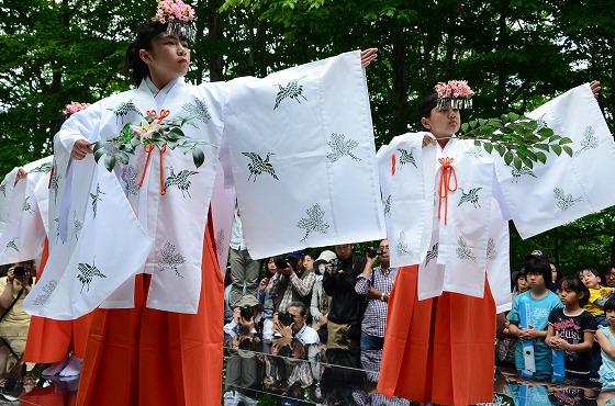 「空気まつり」メインイベント「巫女の舞」の様子の写真1