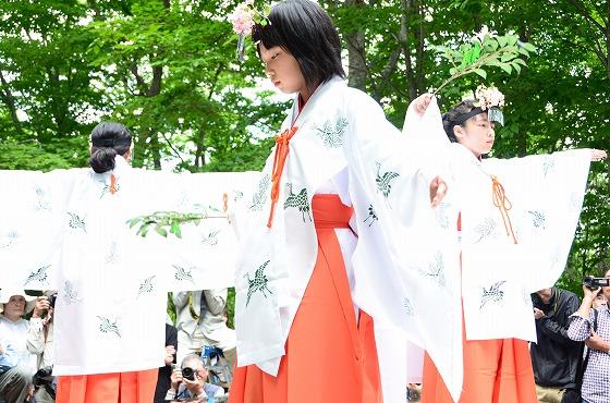 「空気まつり」メインイベント「巫女の舞」の様子の写真2