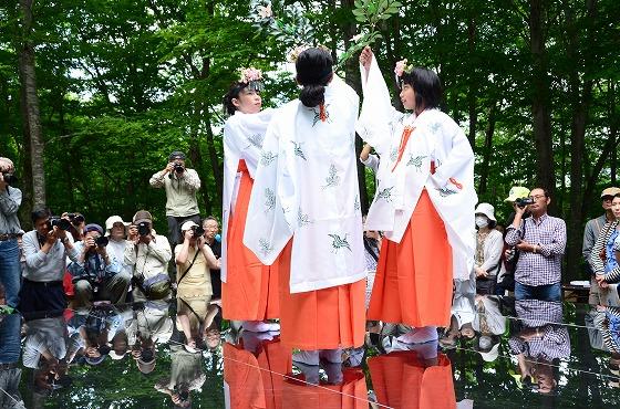 「空気まつり」メインイベント「巫女の舞」の様子の写真3