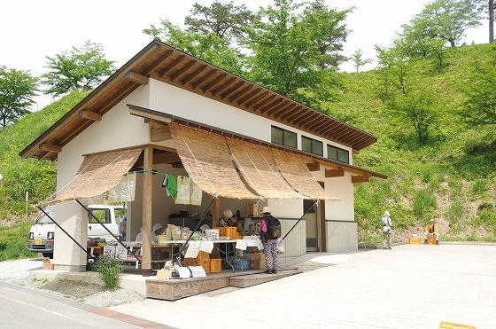 地元能中区のボランティア 「棚田ママの会」が設けた売店コーナーの写真1