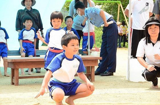 三人抜きを勝ち抜いた子どもの写真