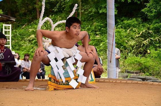 西の横綱も土俵入りの様子の写真