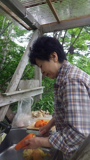 町山岳会 食事班による調理様子の写真4