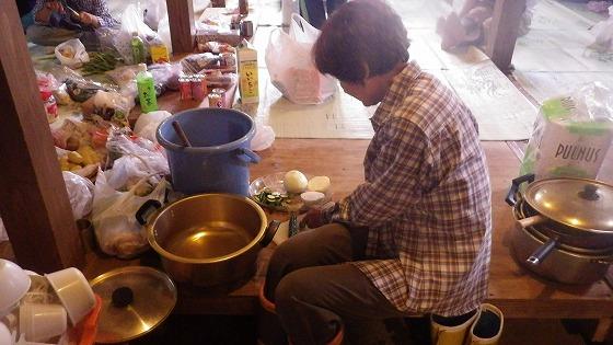 町山岳会 食事班による調理様子の写真6