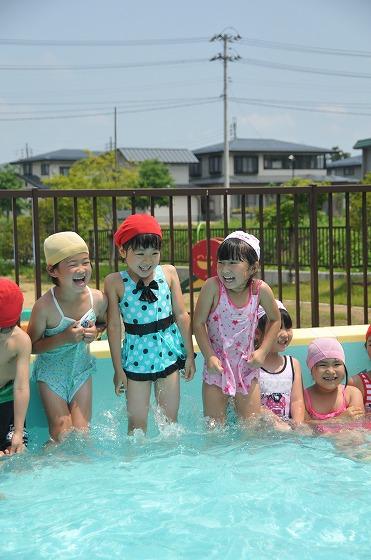 気持ちよさそうな園児たちの写真