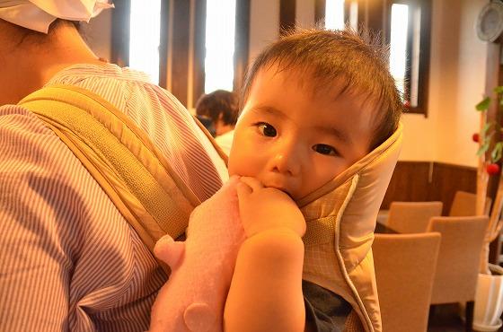 ウサヒ棒が赤ちゃんに食べられてしまっている様子の写真