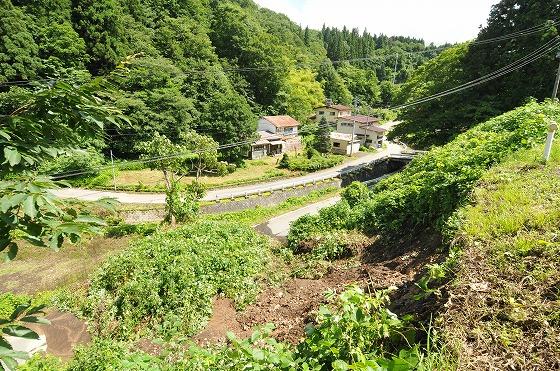 大自然と民家の写真