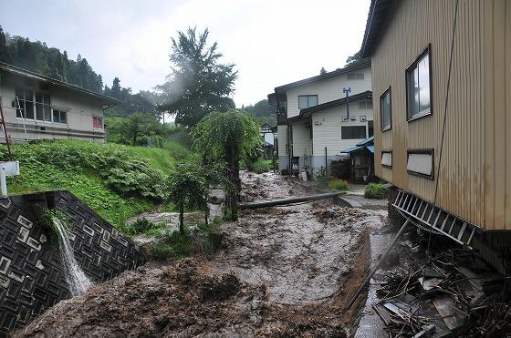 27日の送橋川の濁流の様子の写真