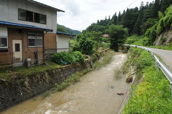 28日の落ち着いた川の写真