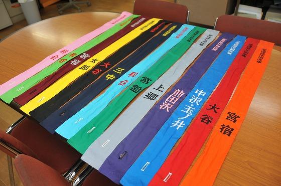 室内で新調されたタスキが並んでいる写真