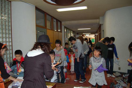 参加者のみなさんので混雑している様子の写真