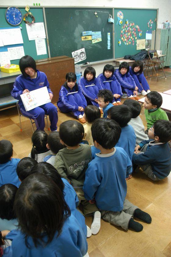 読み聞かせの様子の写真3