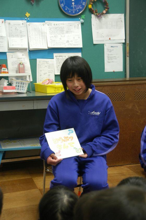 読み聞かせの様子の写真5