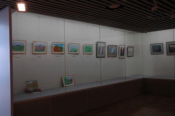 朝日町の風景を描いた作品の数々の写真1