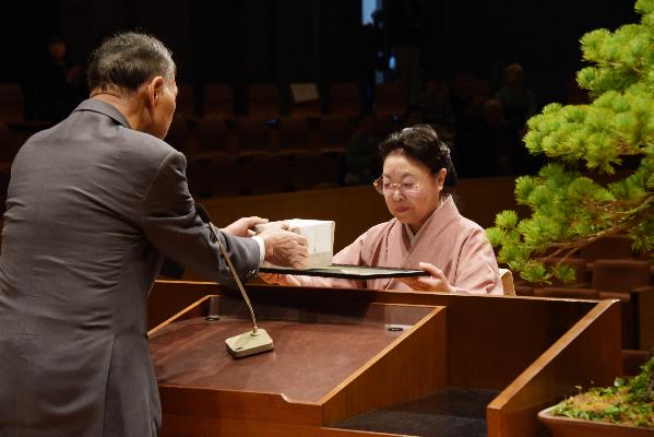 感謝状を受賞した登坂富さんの写真