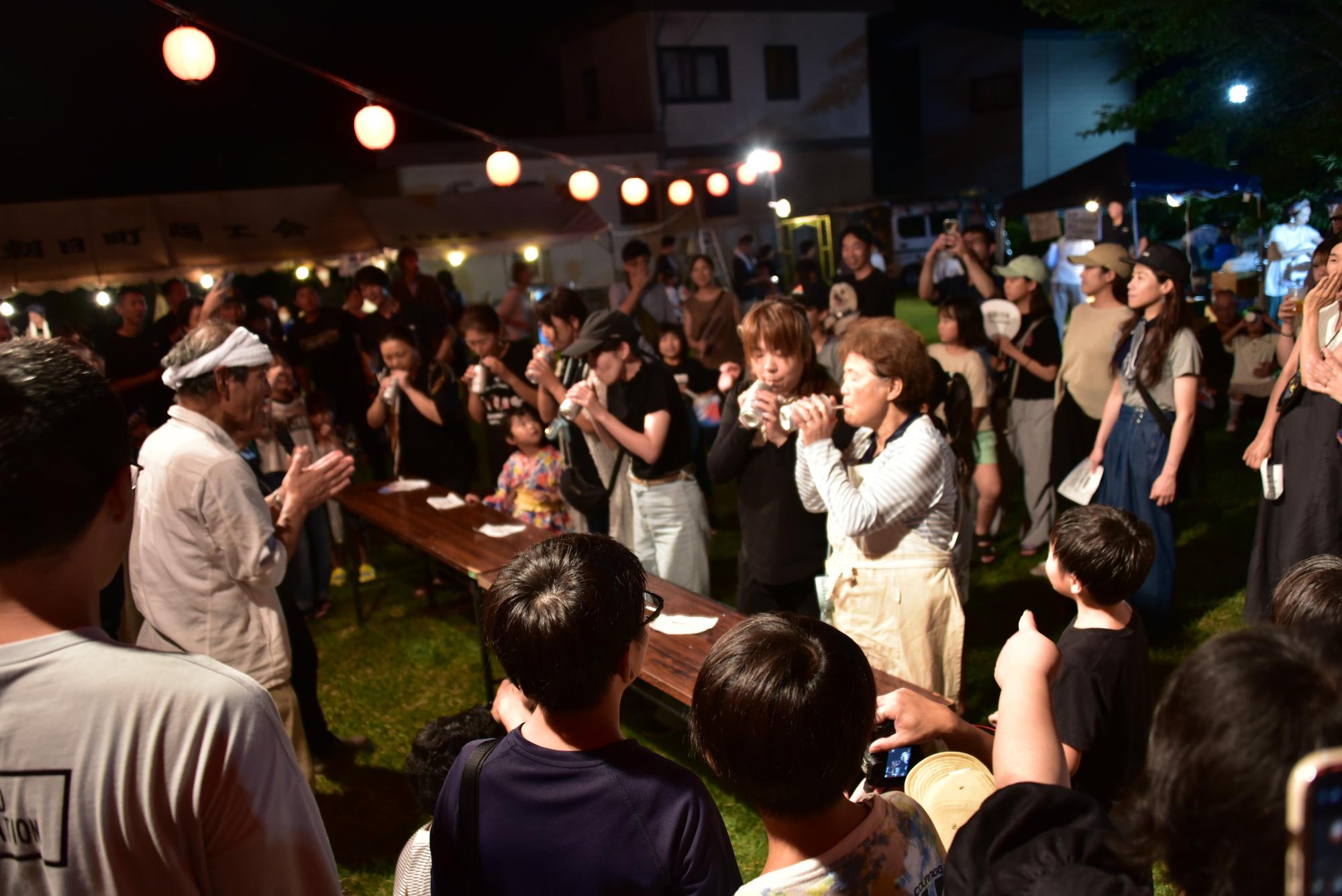 大人はビール早飲みに挑戦