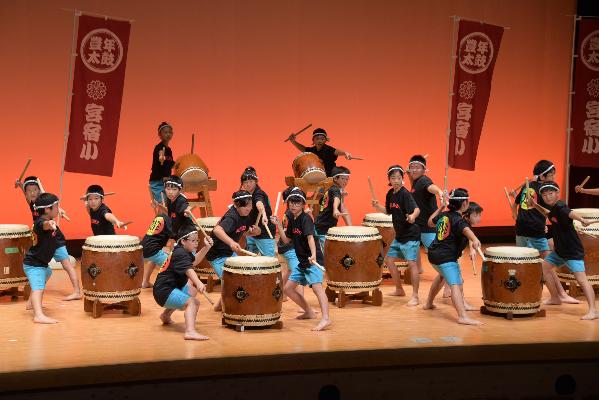 宮宿小学校第5学年による豊年太鼓
