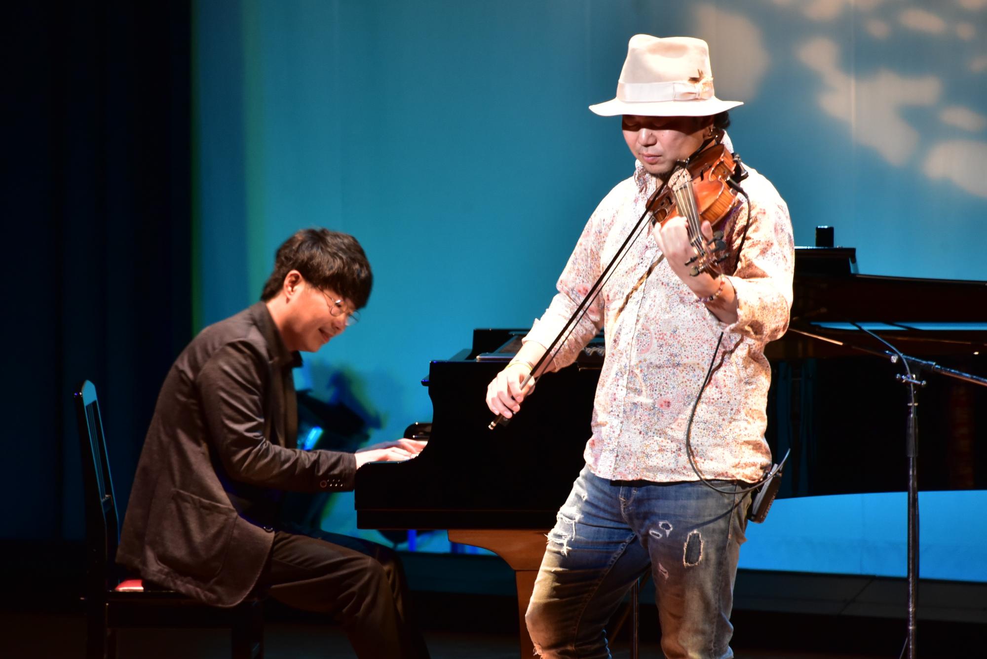 続きまして竜馬さん、真島さんの演奏