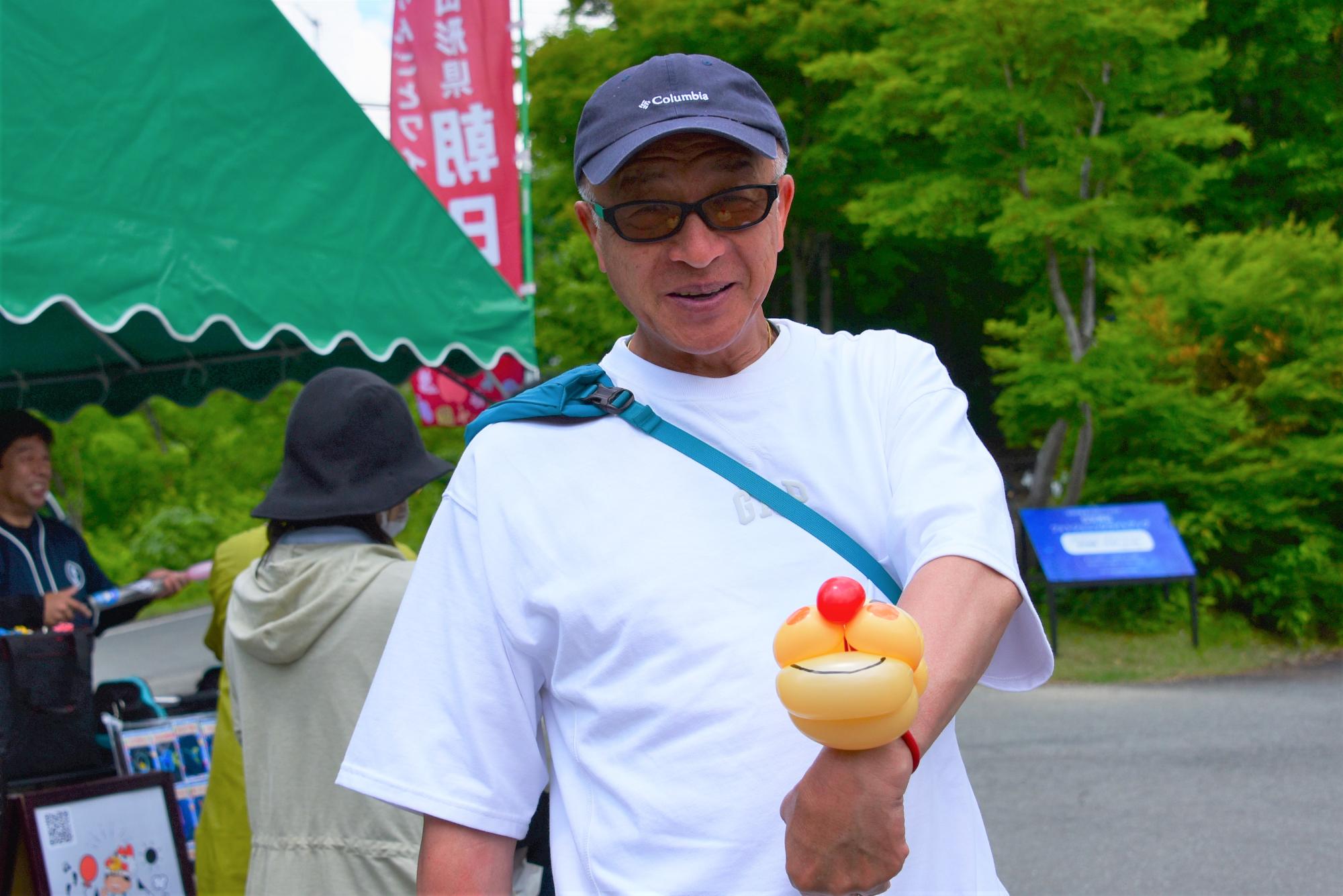 バルーンは腕に着けることが可能