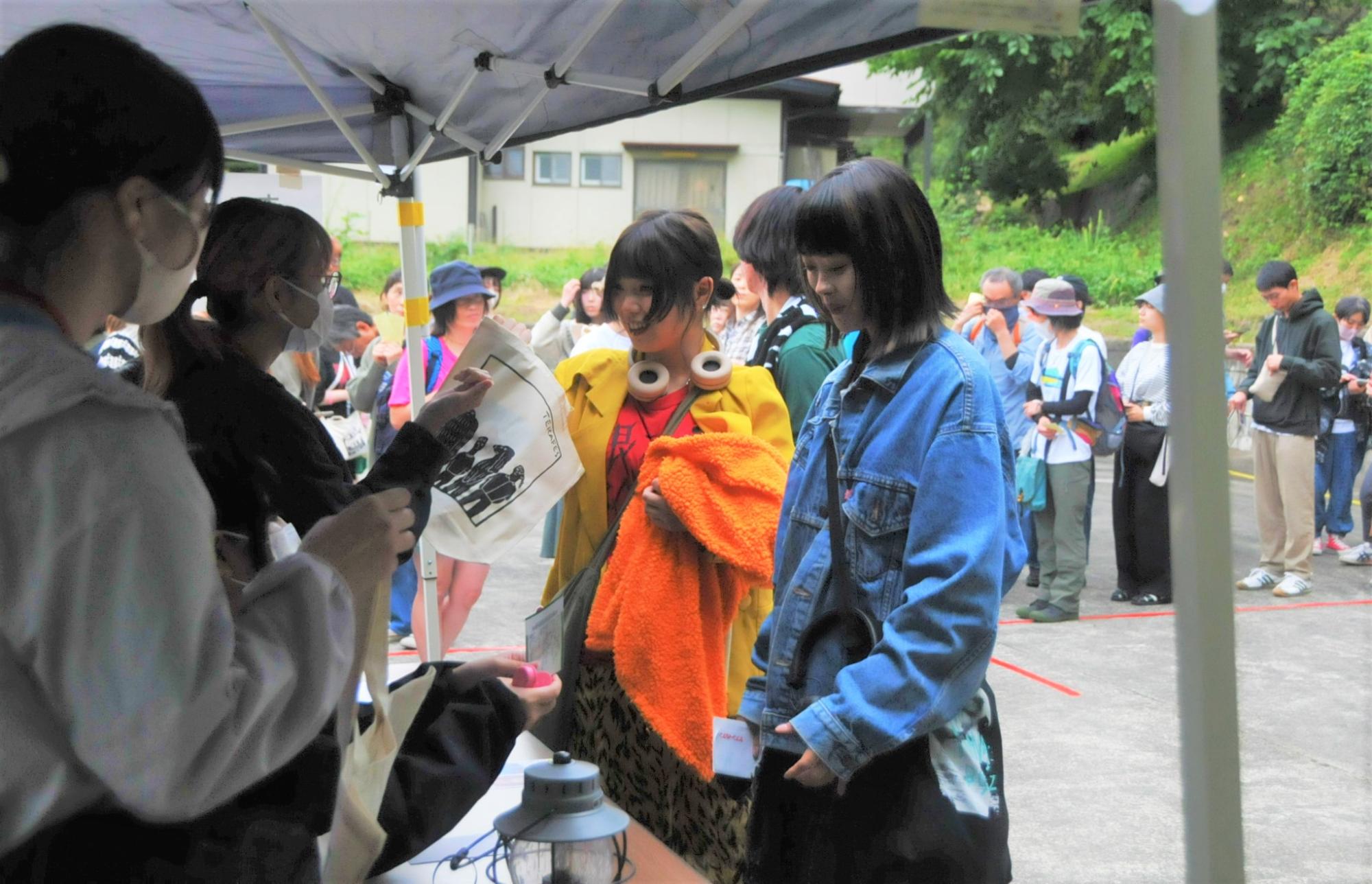 4年ぶりの寺フェス10(若宮寺にて。受付の様子)