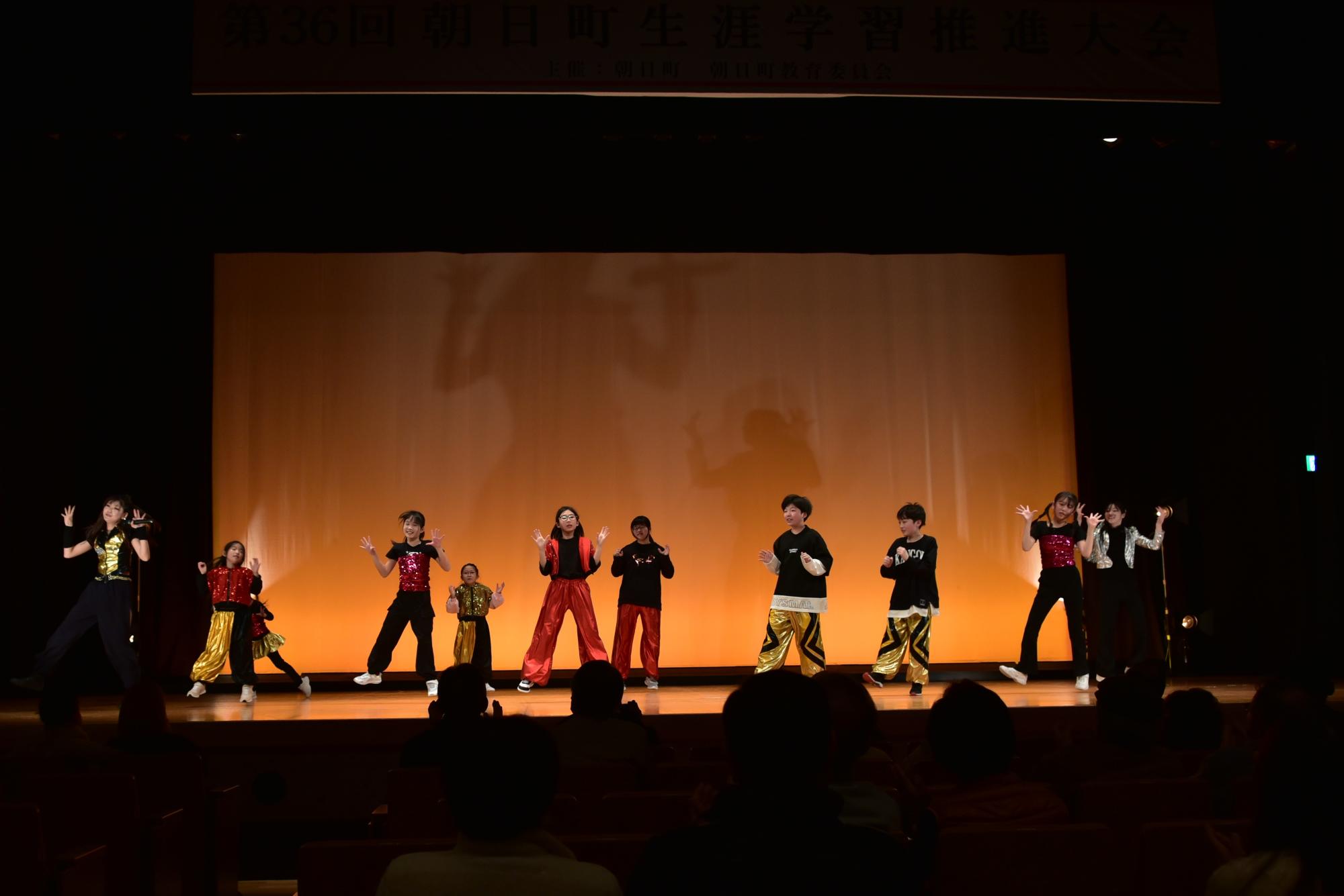 短期間の練習にもかかわらず、完璧に踊り切りました