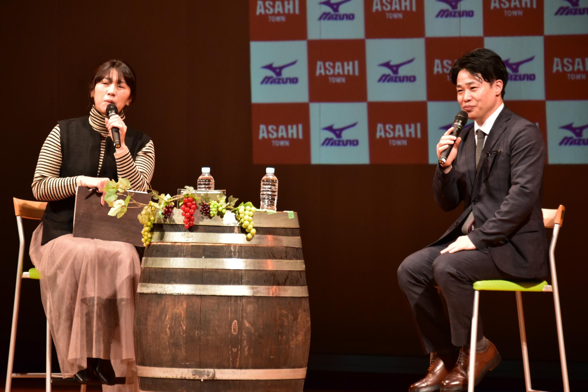 清水宏保選手とフリーアナウンサーの伊藤こずえさんとトークショーが行われました
