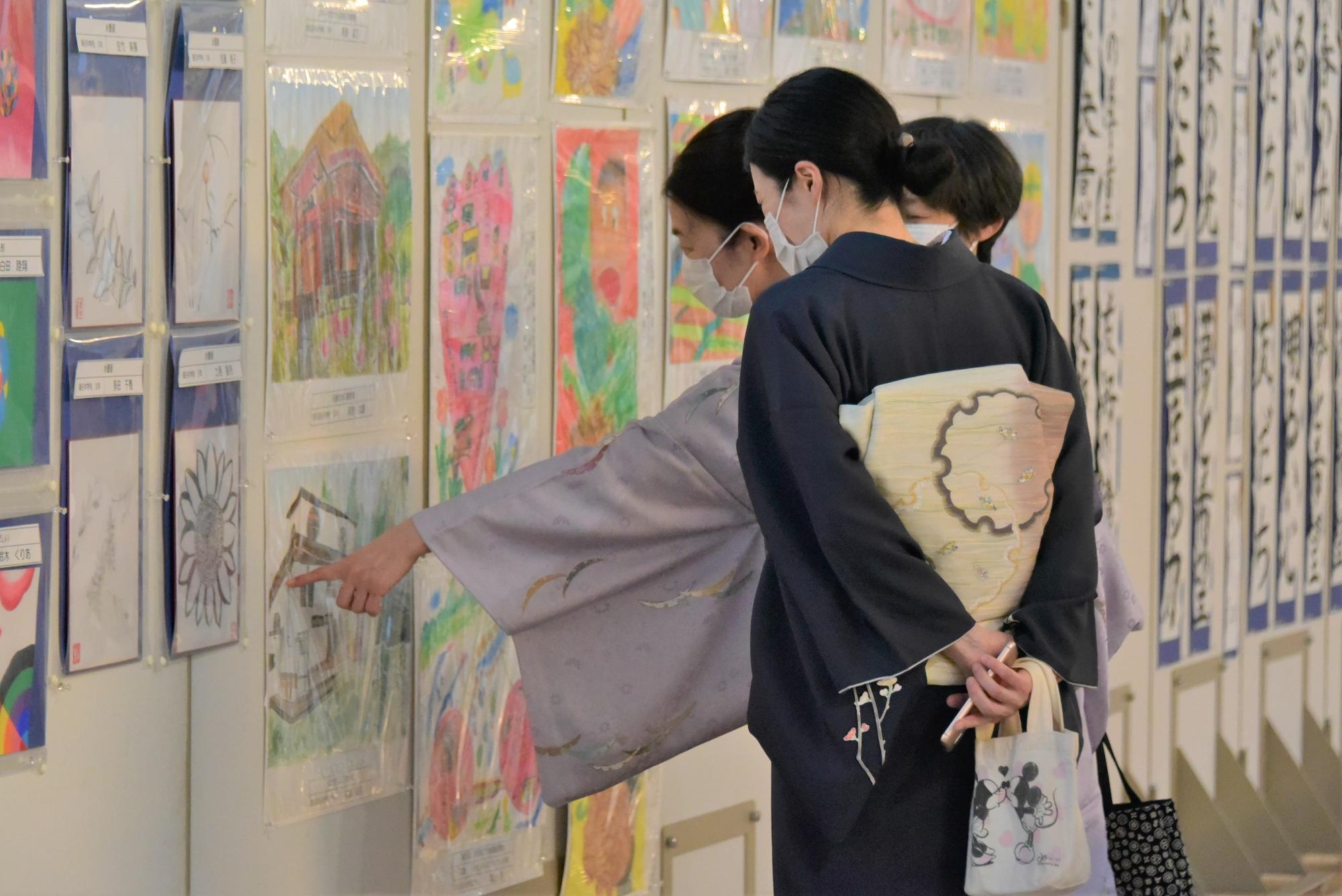 子どもたちの作品も展示されました
