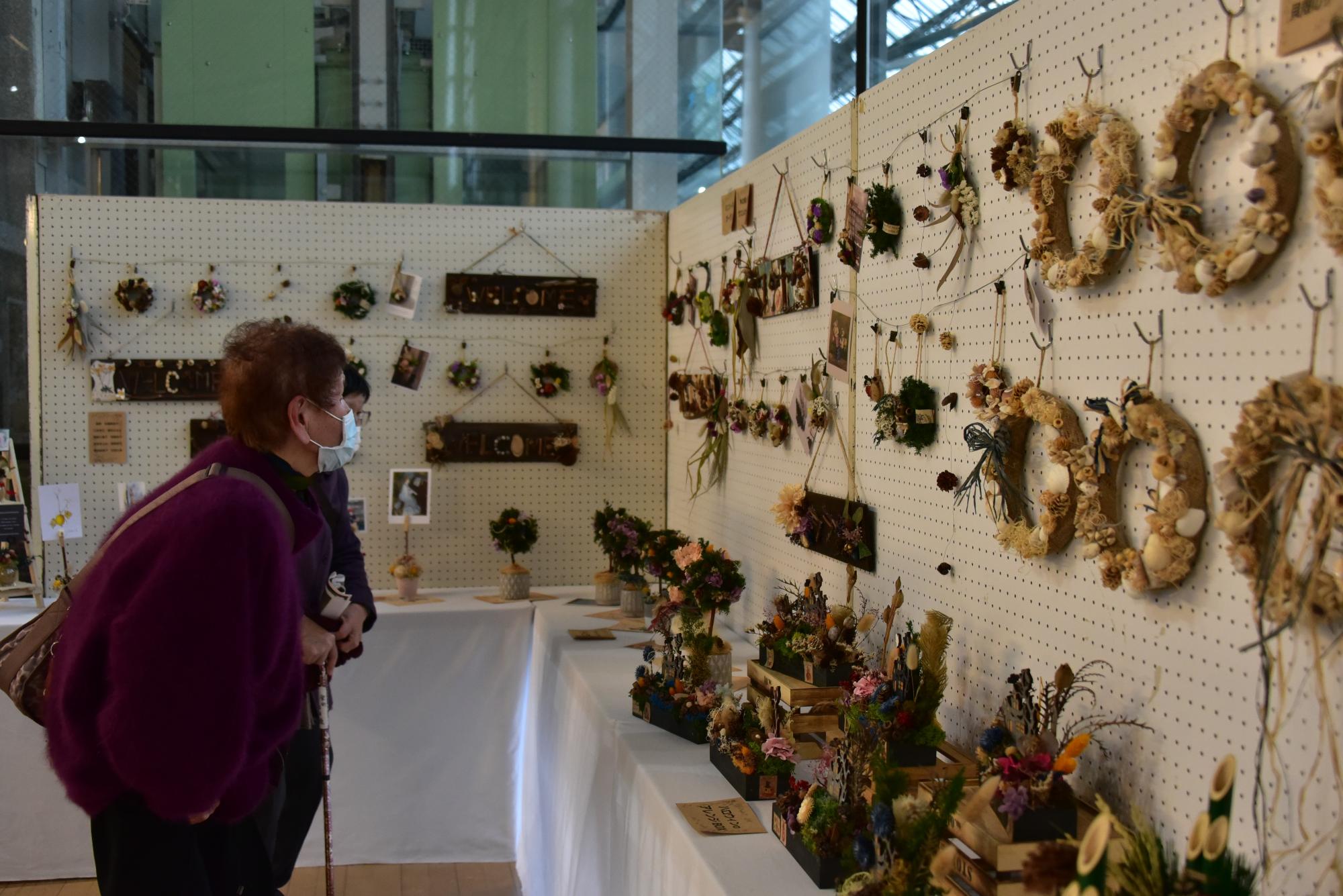 今年度行われたクラフト教室の作品展示ブース