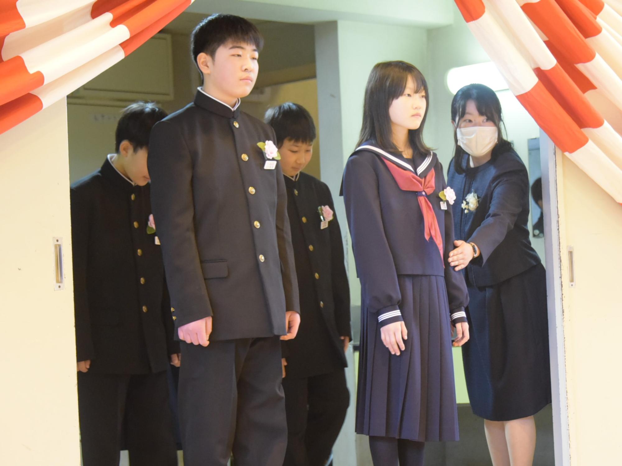 朝日中入学式の様子の写真