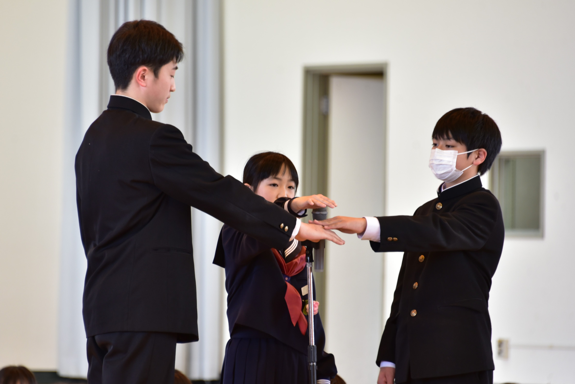 各学年の代表者が友情を誓いました