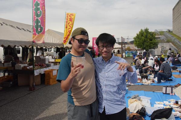 ワインまつりを楽しむ参加者8