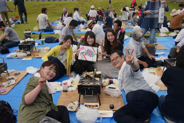 ワインまつりを楽しむ参加者7