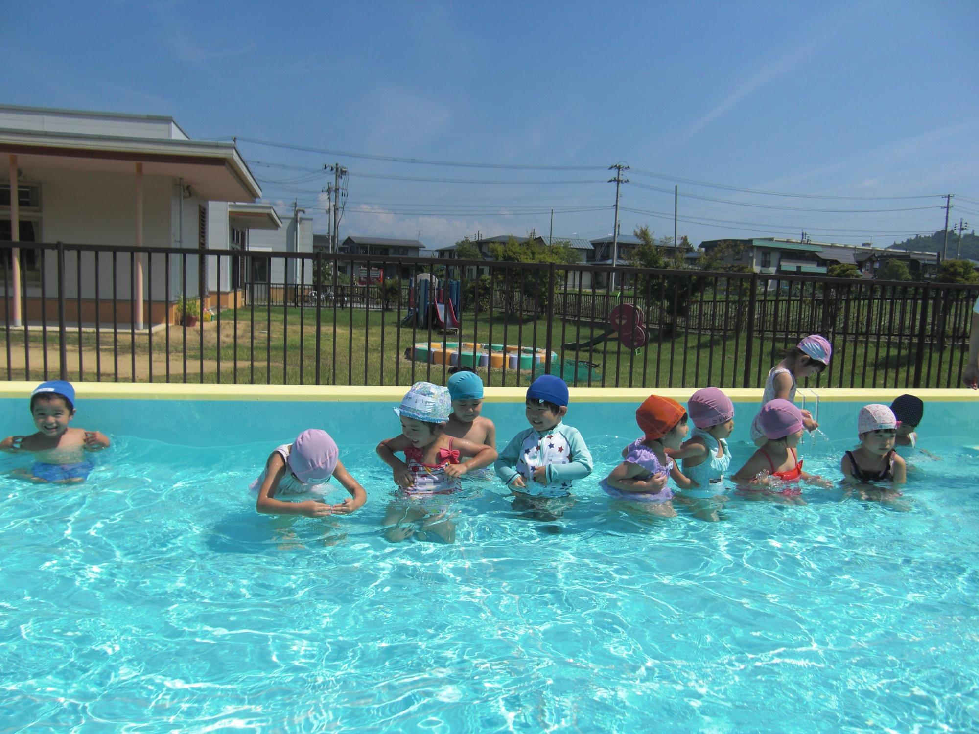 3歳児 冷たくて気持ちいいね