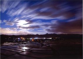 雲、流れる棚田