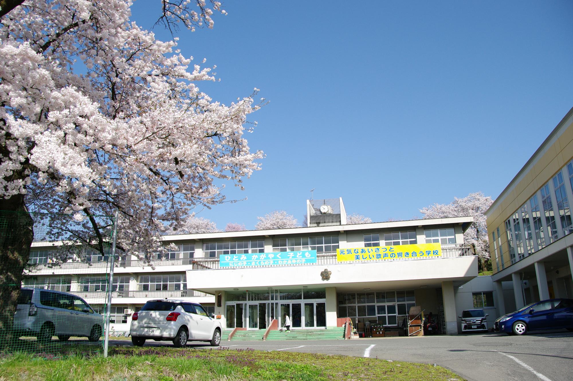 西五百川小学校校舎