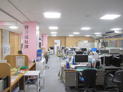 健康福祉課執務室（町民体育館側）
