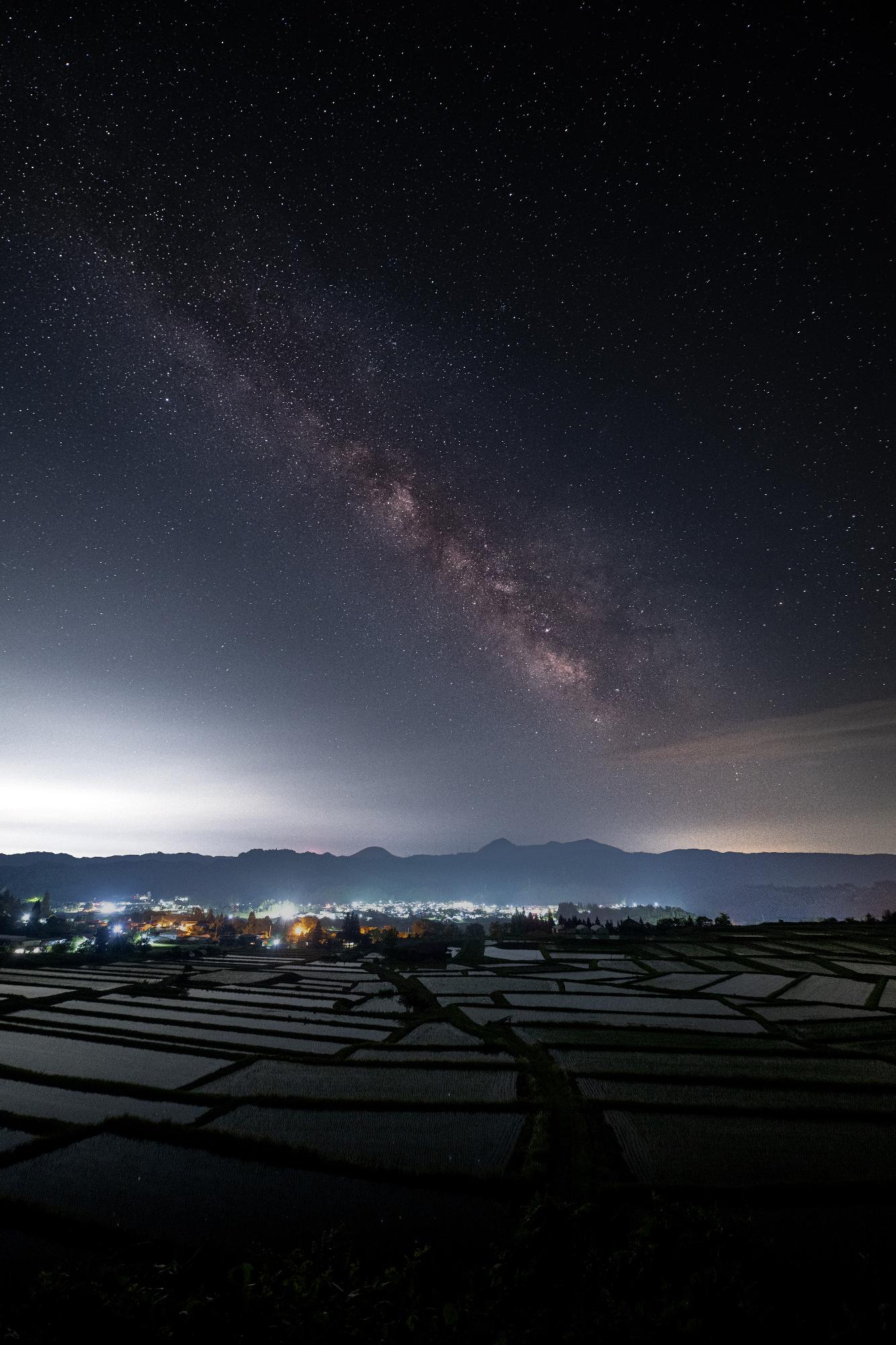 星雲と棚田