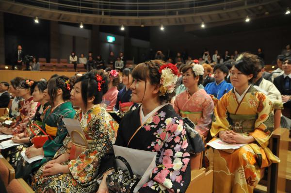 成人式会場内の様子の写真4