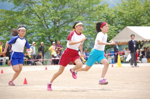 リレー女子の写真