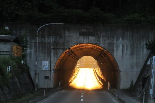 午後6時37分の太郎トンネルの写真