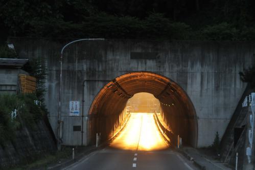 午後6時38分の太郎トンネルの写真