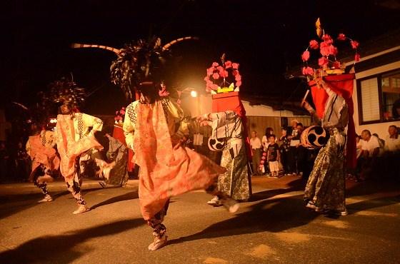 大谷風神祭で県の無形文化財の角田流大谷獅子踊を披露している写真
