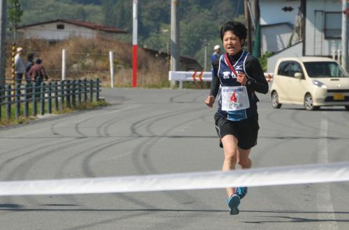 近藤香澄選手がゴール前を走っている写真