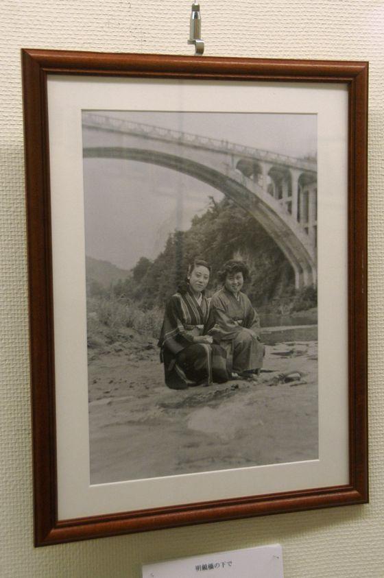 旧明鏡橋の美しいアーチの写真