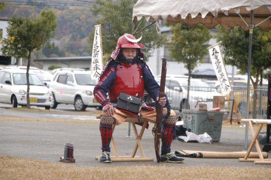 静かに座っている永井正之師範の写真