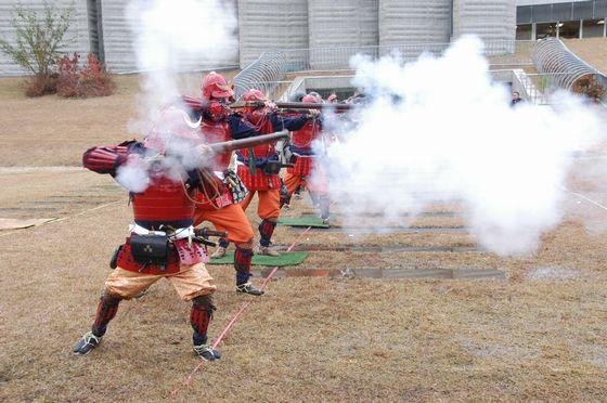 最終演武の「つるべ撃ち」の様子の写真